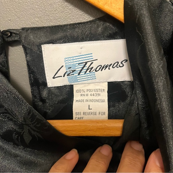 Vintage Liz Thomas cowl neck keyhole button back floral blouse L - Picture 8 of 10